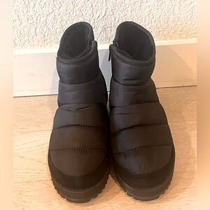 UGG Ridge Mini Size 8.5